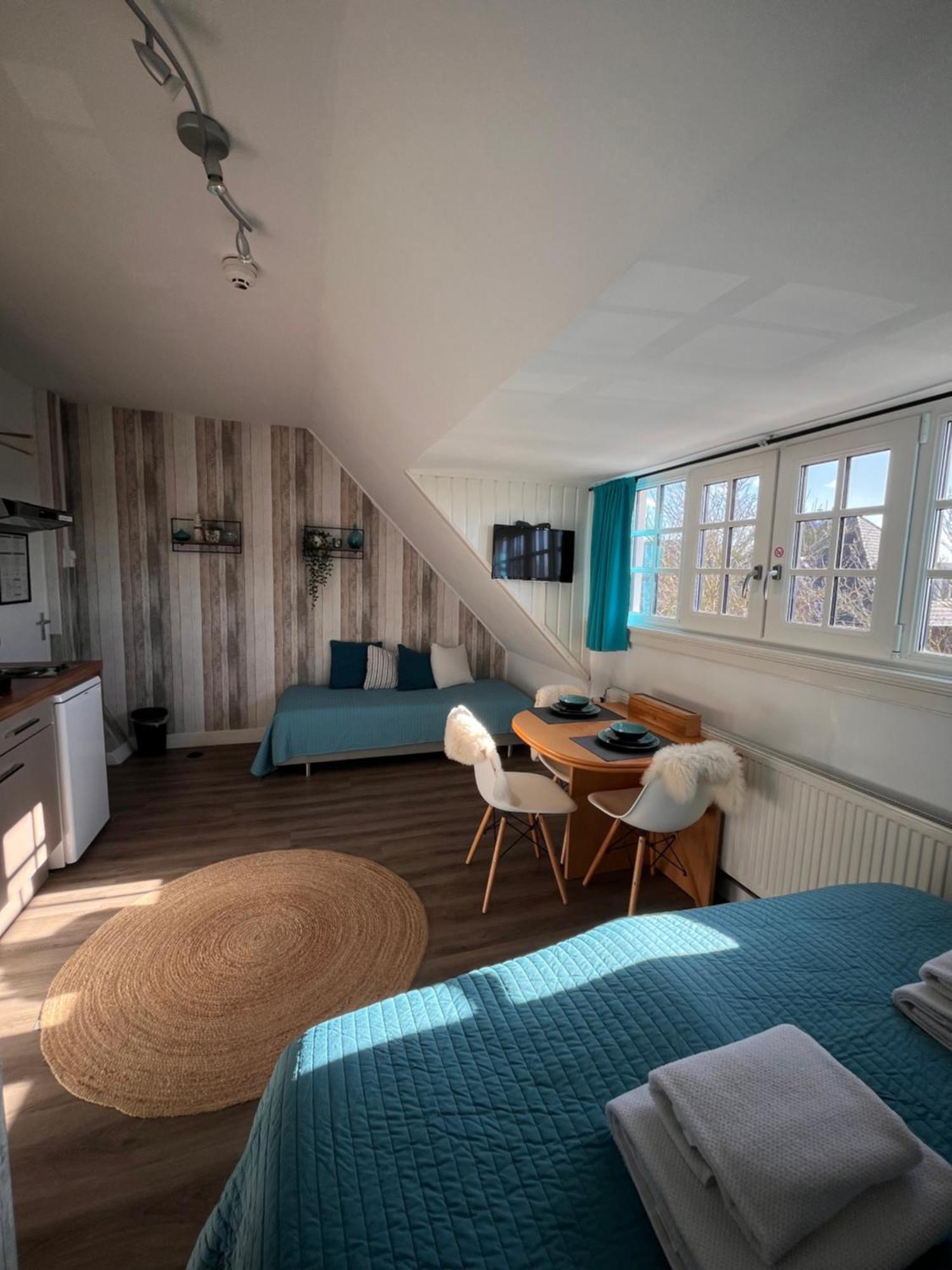Bed&Breakfast Hotel Zandvoort Bed & Breakfast 2*
